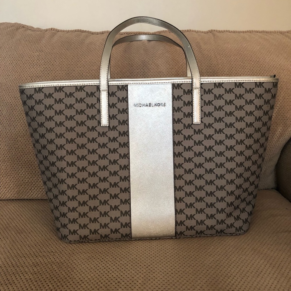 Michael Kors purse